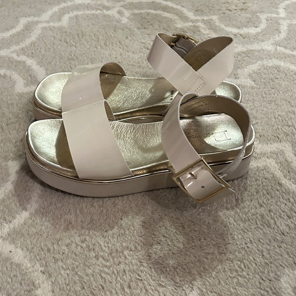 Stylish Cream Patent Browns Sandals, size 37/7 - Picture 1 of 7